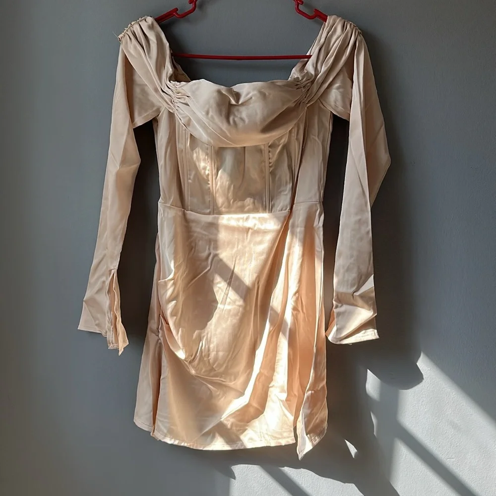 Pretty little thing Champagne pleat detail Bardot flared sleeve shift dress‎ 4